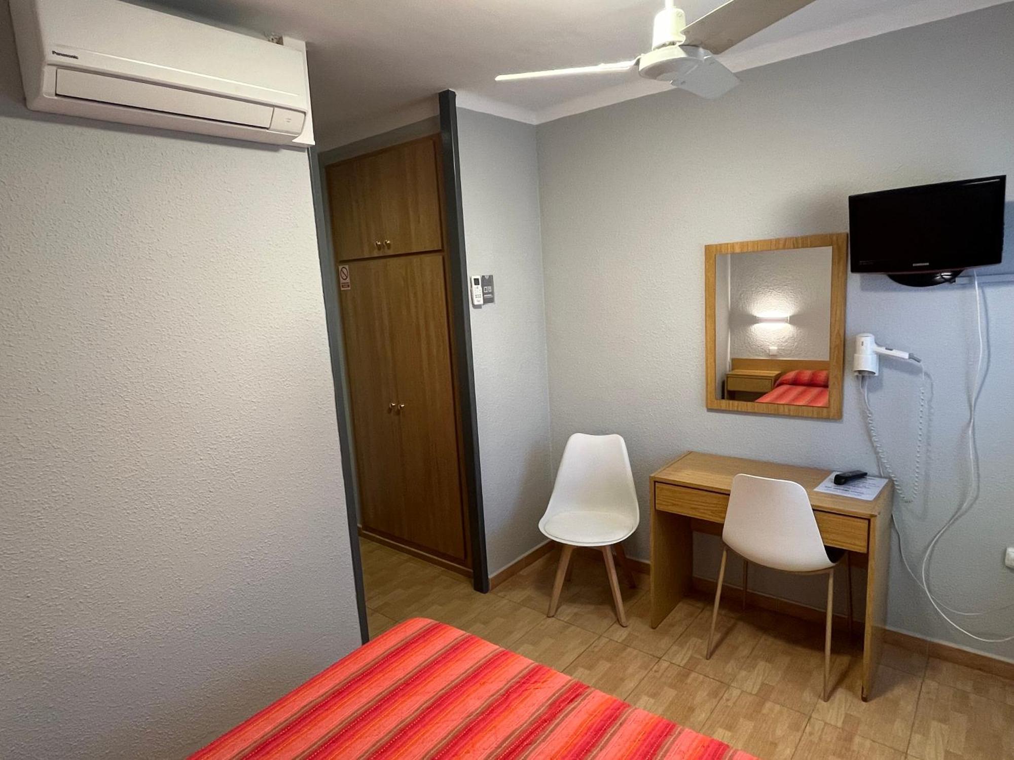 Hostal Tarres Anglés Pokoj fotografie